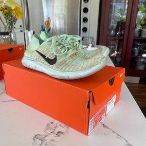 Nike Woven Flyknit - Size 9